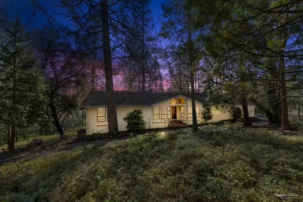 $699,950 | 2017 Oak Hill Lane, Meadow Vista, CA 95722