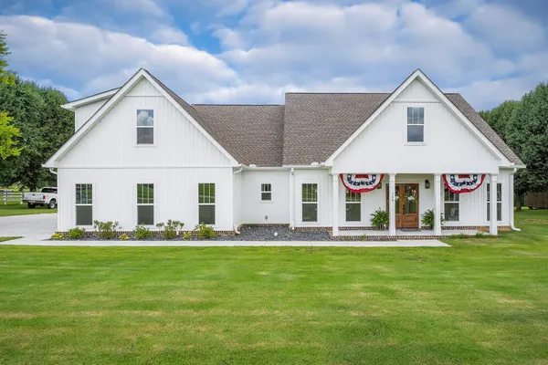 $829,900 | 306 Old Shelbyville Road, McMinnville, TN 37110