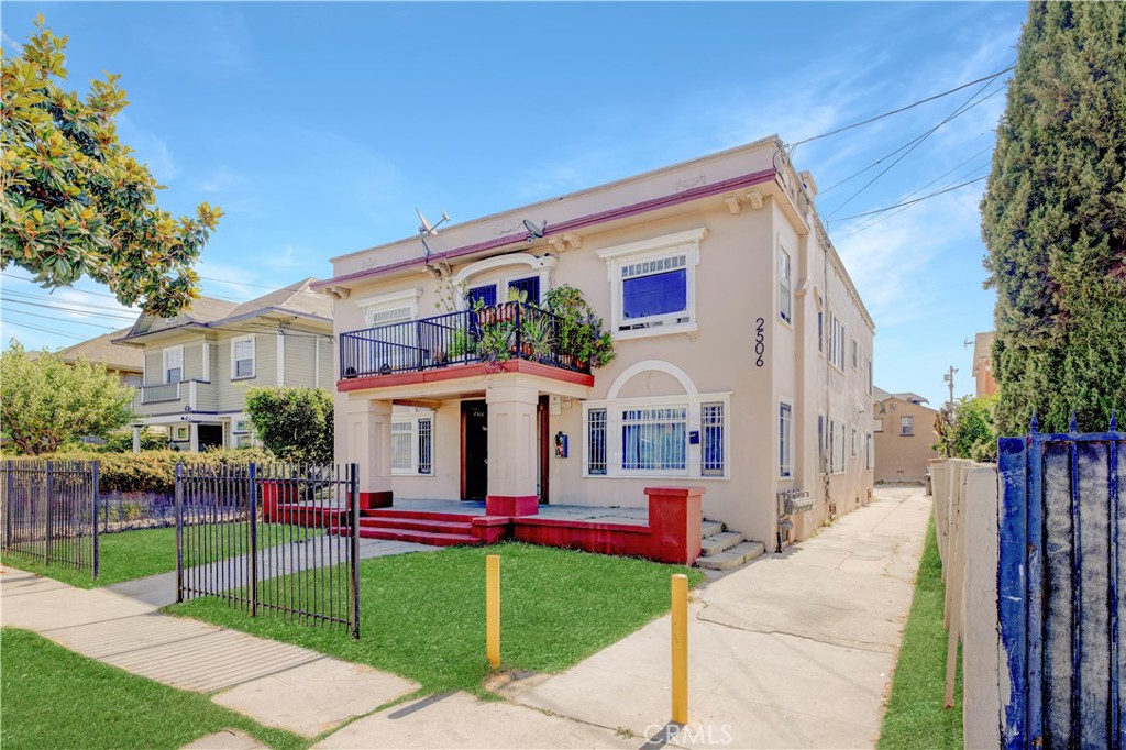 2506 South Budlong Ave