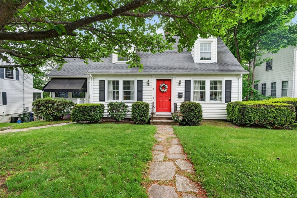 9 Stratford Road Andover, MA 01810 - Photo 2 of 35
