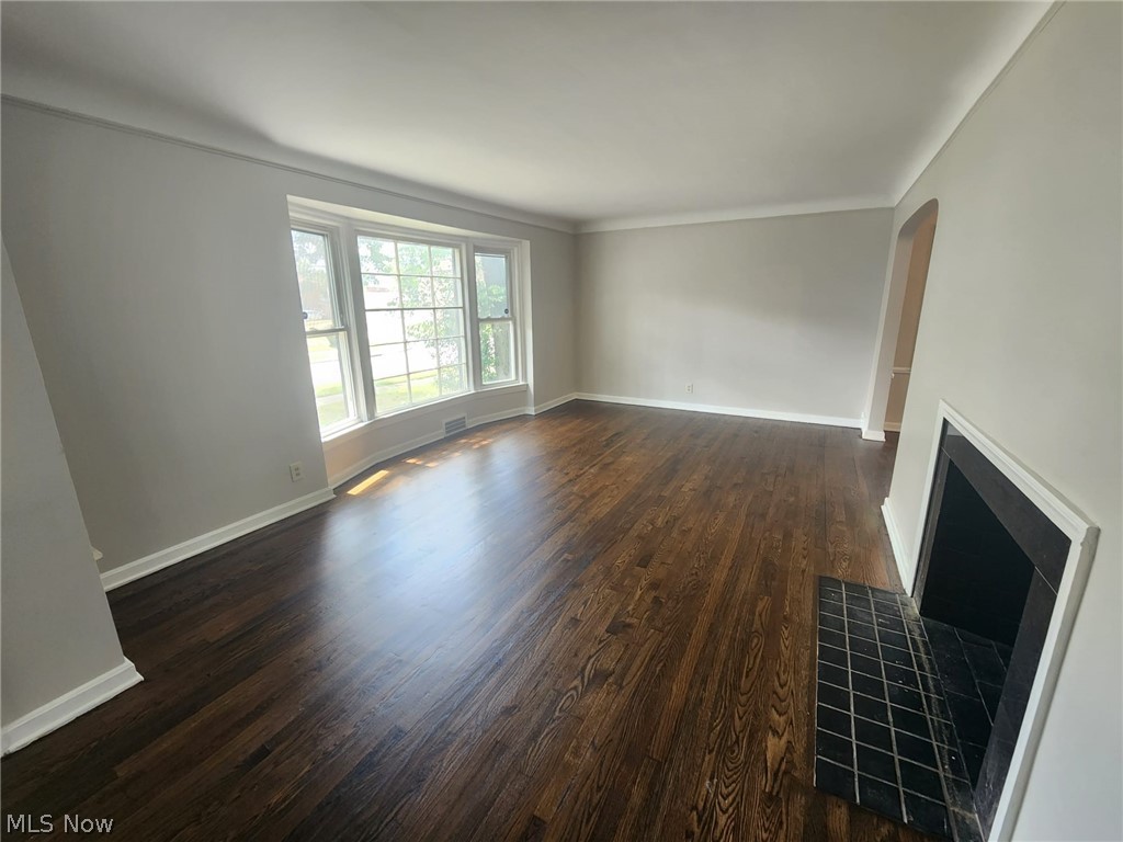 3865 Grosvenor Road Cleveland, OH 44118 - Photo 4 of 16