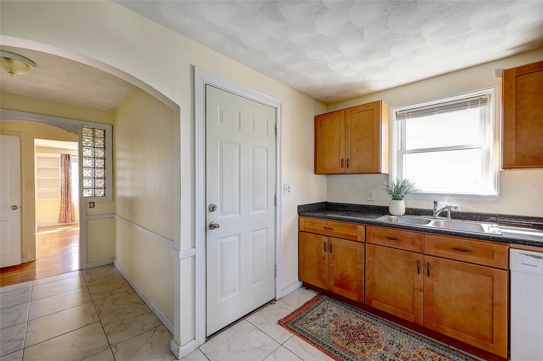 41 Rochambeau Avenue Providence, RI 02906 - Photo 23 of 45 Gallery Image 23