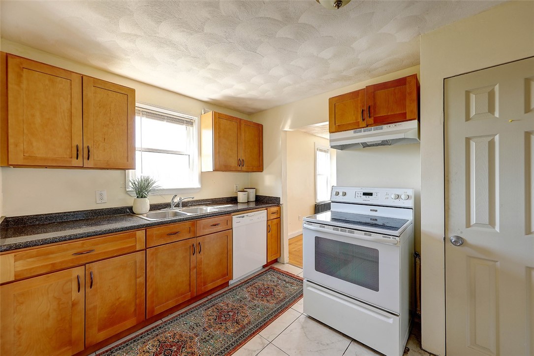 41 Rochambeau Avenue Providence, RI 02906 - Photo 10 of 45 Gallery Image 10