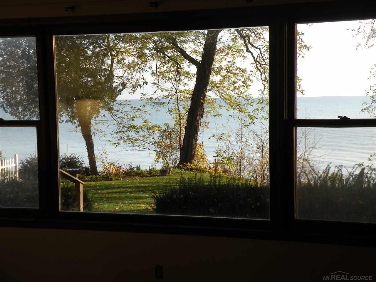 2711 Lakeshore Road Applegate, MI 48401 - Photo 7 of 23 50028710-6.JPG