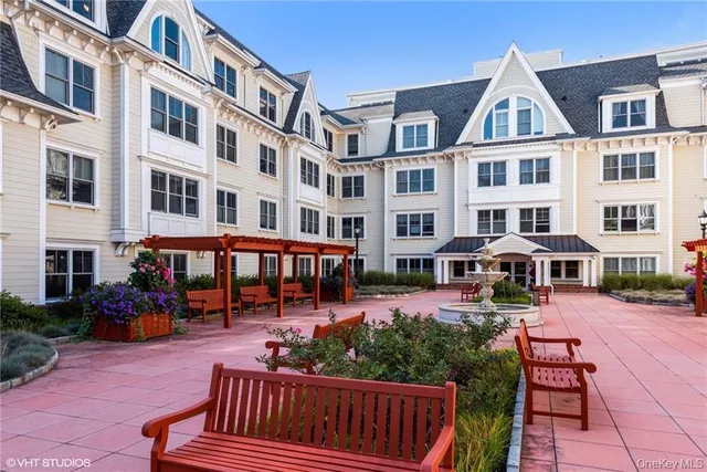 $529,000 | 225 Stanley Avenue, Unit 305, Mamaroneck, NY 10543