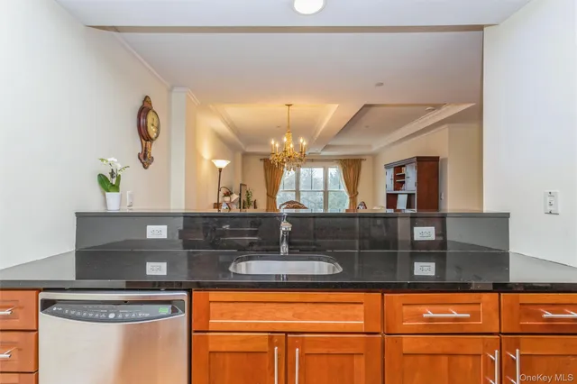 $529,000 | 225 Stanley Avenue, Unit 305, Mamaroneck, NY 10543