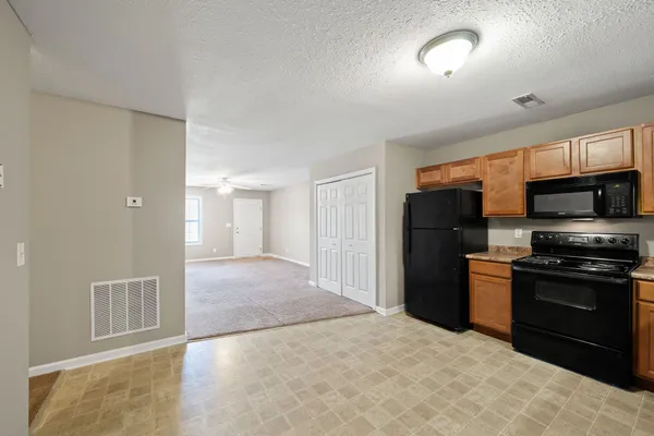 $1,050 | 508 Luxury Drive, Unit B, Clarksville, TN 37043