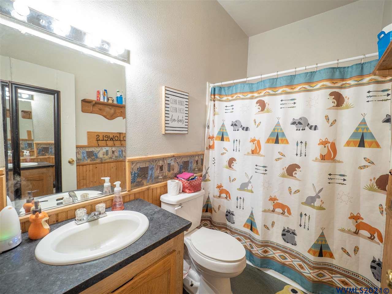 9755 Wells Landing Road Independence, OR 97351 - Photo 23 of 40