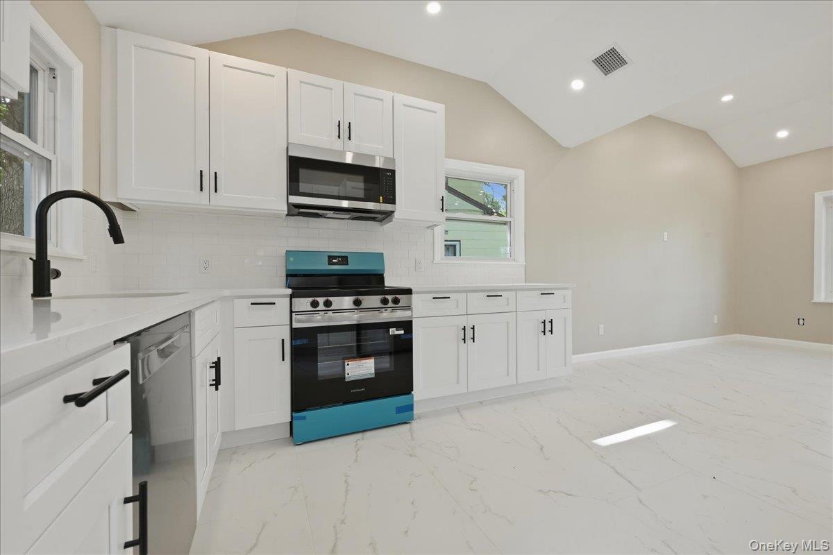7 Surrey Road Massapequa, NY 11758 - Photo 11 of 31