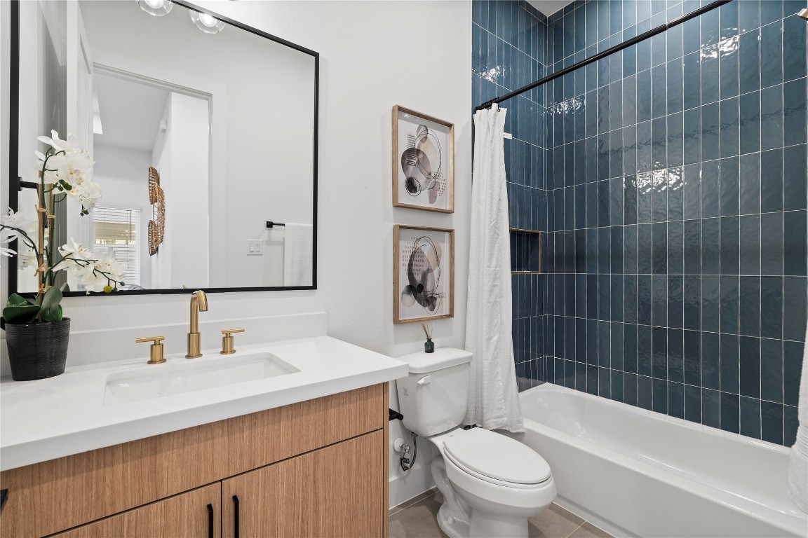 2706 Fox Street Houston, TX 77003 - Photo 28 of 39 a bathroom with a sink a toilet and shower