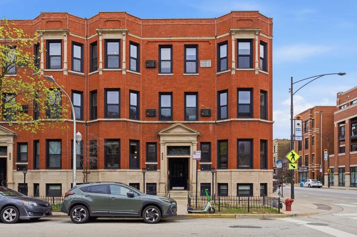 802 West George Street, Unit 1 Chicago, IL 60657 - Photo 1 of 18 a building view