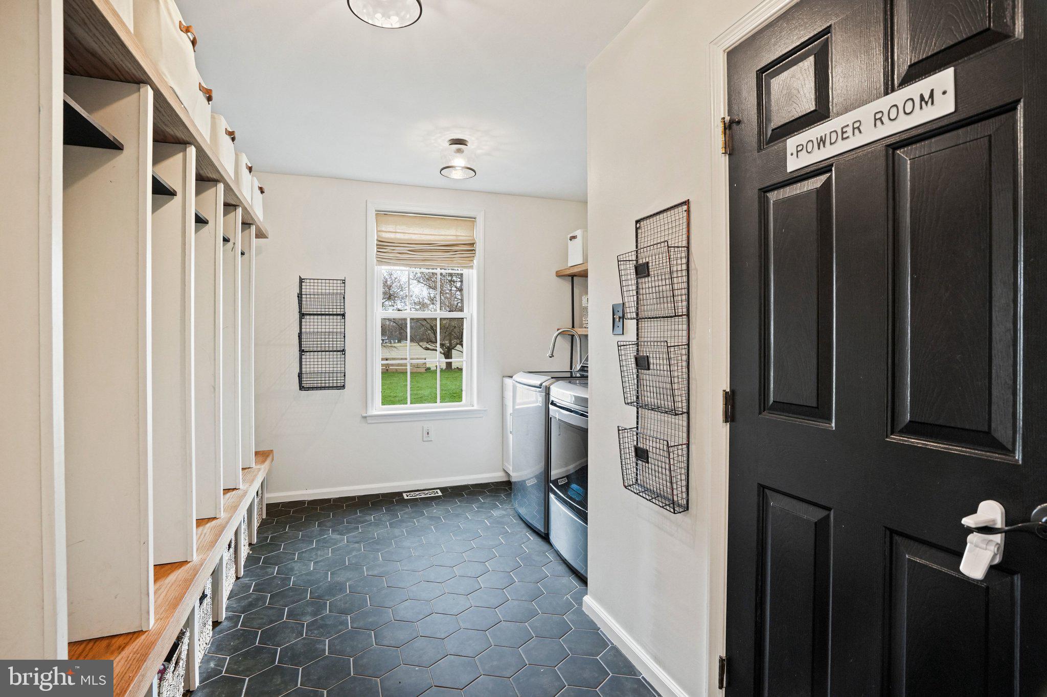 20409 Peach Tree Road Dickerson, MD 20842 - Photo 26 of 66 Mud Room off garage
