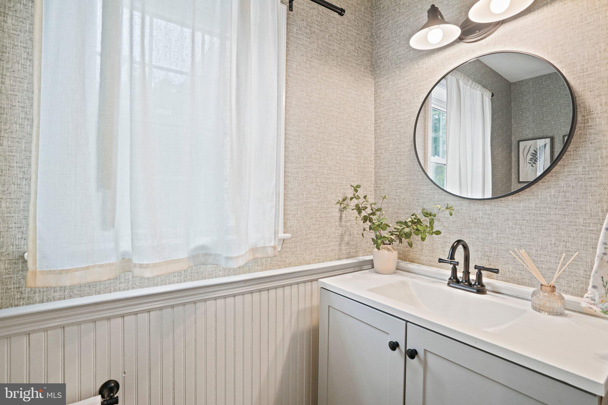 20409 Peach Tree Road Dickerson, MD 20842 - Photo 27 of 66 Powder Room
