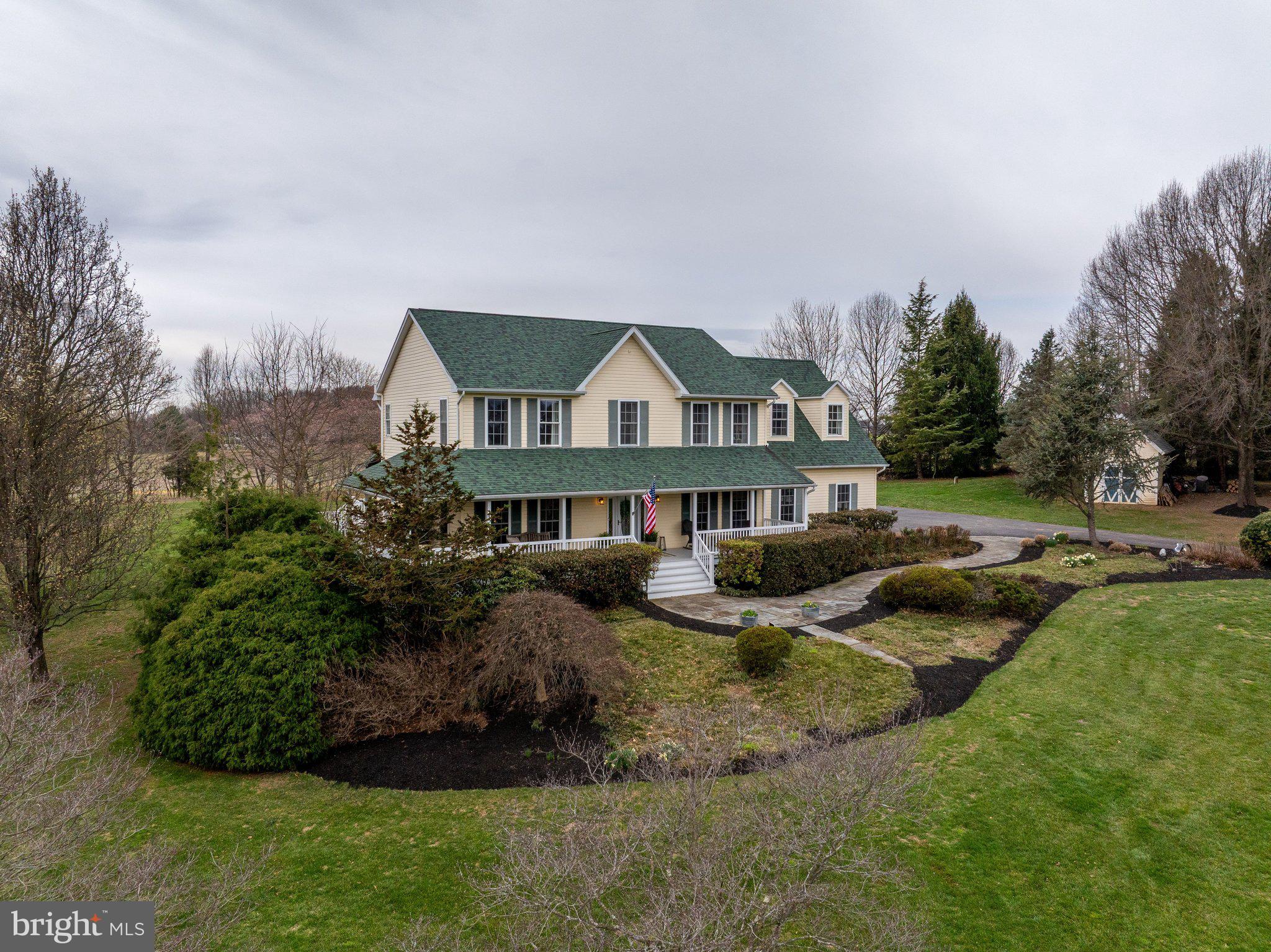 20409 Peach Tree Road Dickerson, MD 20842 - Photo 3 of 66 Landscaped yard