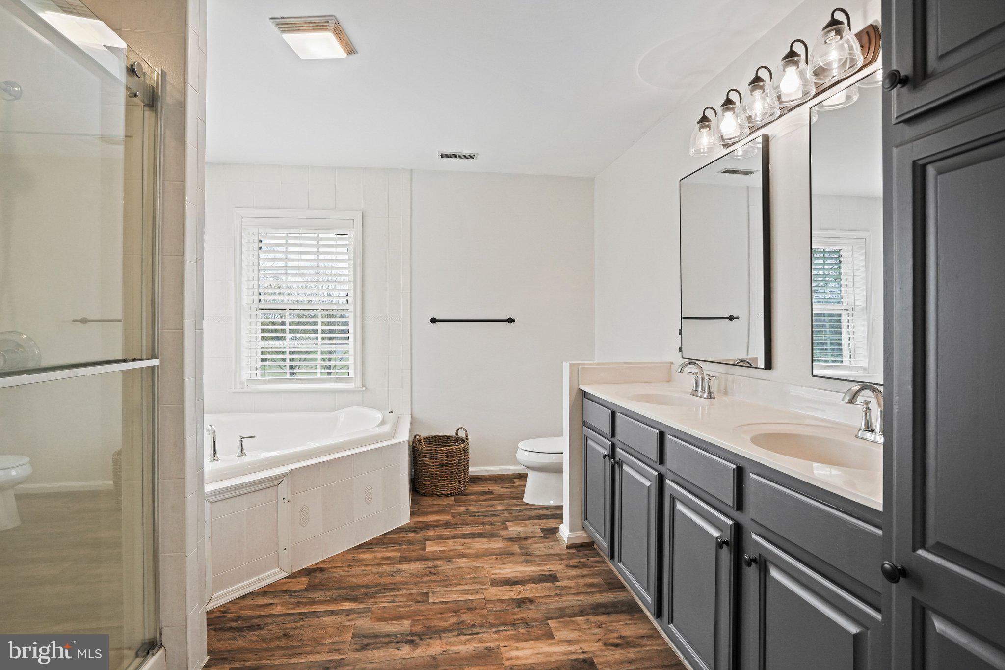 20409 Peach Tree Road Dickerson, MD 20842 - Photo 31 of 66 Primary Bathroom