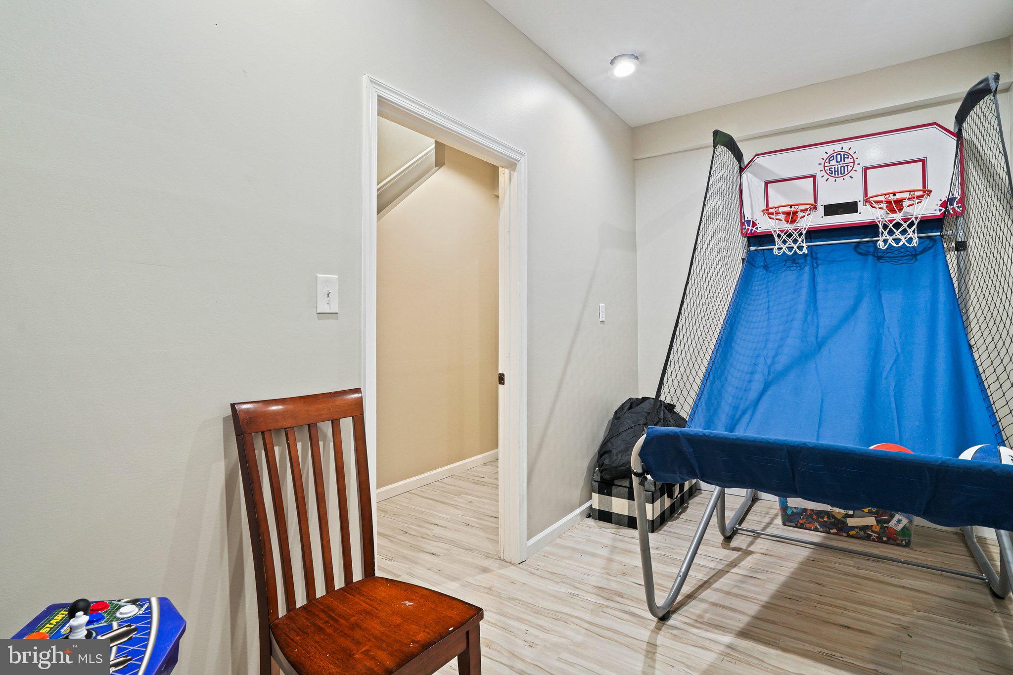 20409 Peach Tree Road Dickerson, MD 20842 - Photo 45 of 66 Arcade/game room area