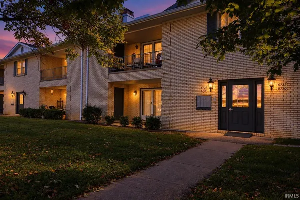 $184,900 | 6728 Newburgh Road, Unit 7, Evansville, IN 47715