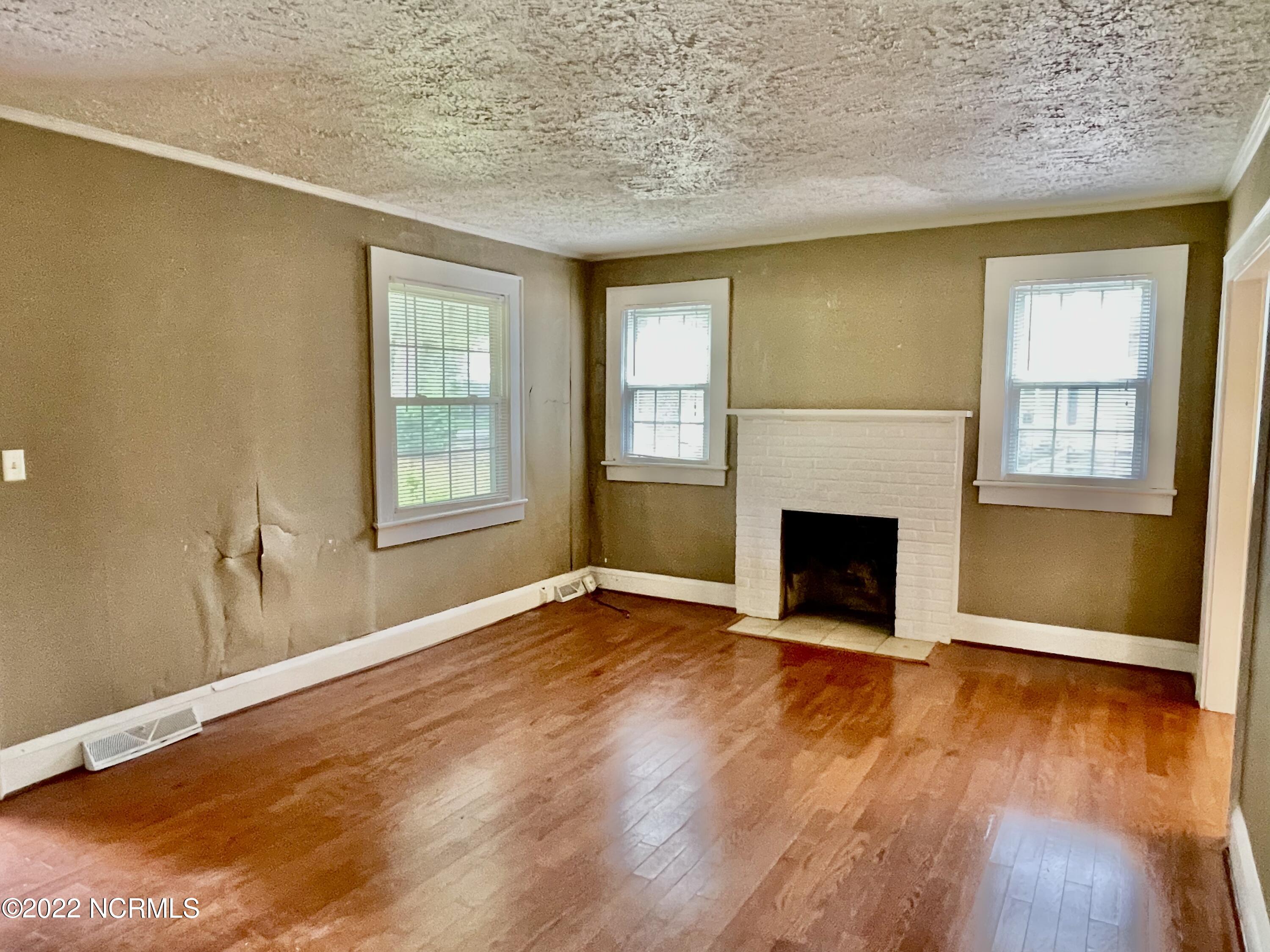 227 Confederate Avenue Rockingham, NC 28379 - Photo 4 of 22 Family room