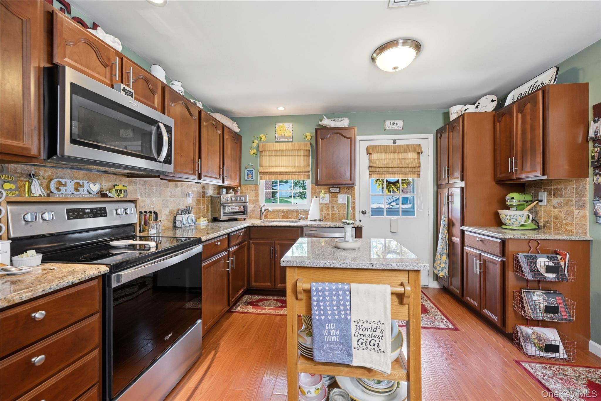 176 Ventry Court, Unit A Ridge, NY 11961 - Photo 2 of 30