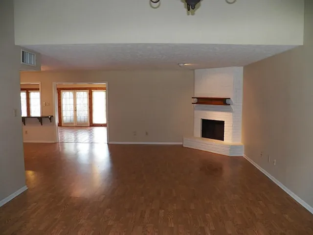 $2,200 | 1844 Rollingwood Drive, Huntsville, TX 77340