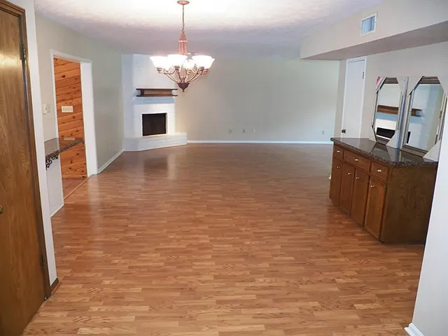 $2,200 | 1844 Rollingwood Drive, Huntsville, TX 77340