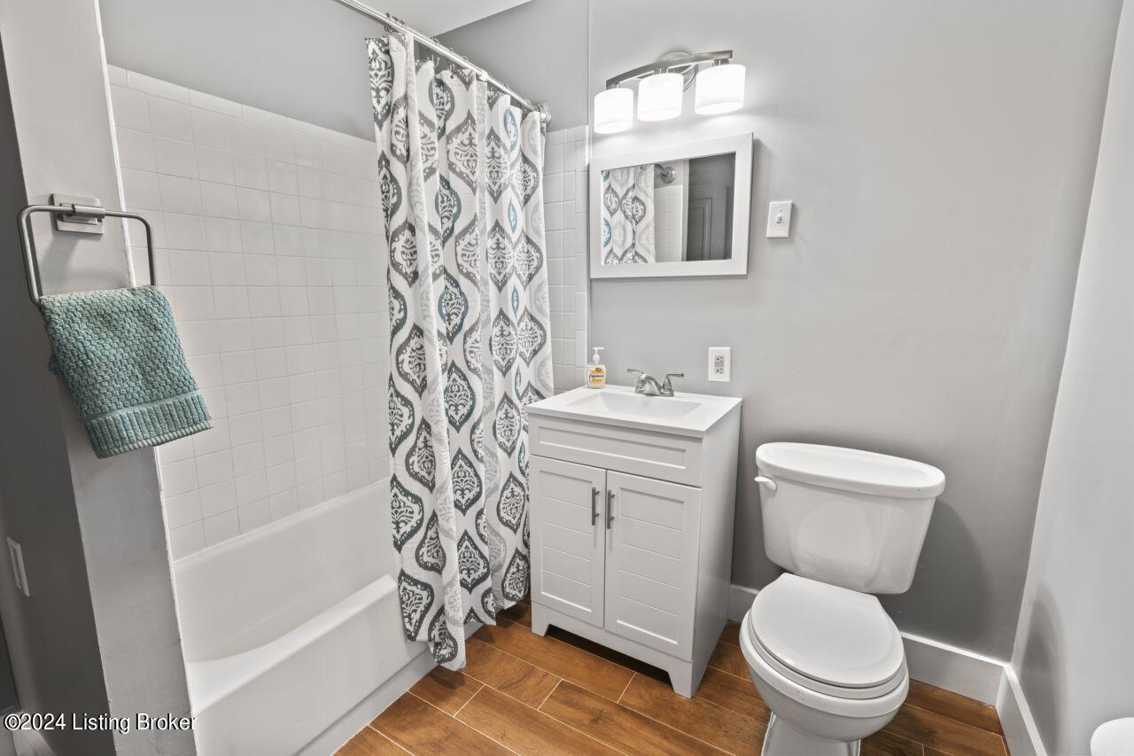 3829 Poplar Level Road Louisville, KY 40213 - Photo 10 of 17 Bathroom