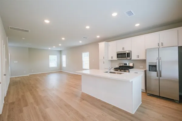 $2,400 | 6434 New York Street, Houston, TX 77021