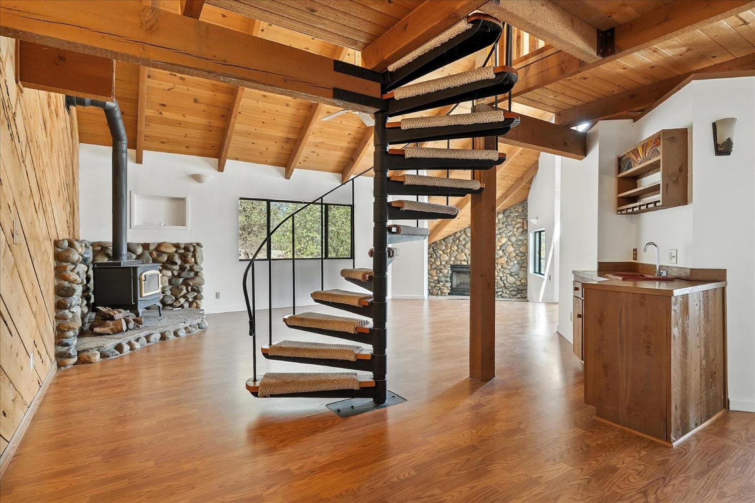 42480 Ranger Cir Way Coarsegold, CA 93614 - Photo 3 of 40 a view of entryway and hall with wooden floor
