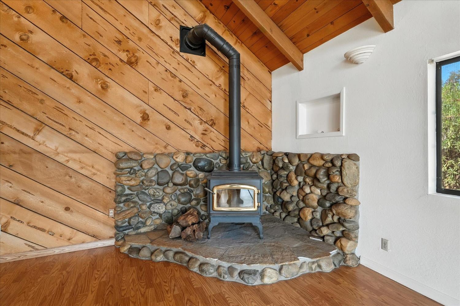 42480 Ranger Cir Way Coarsegold, CA 93614 - Photo 7 of 40 a view of a fireplace in the room