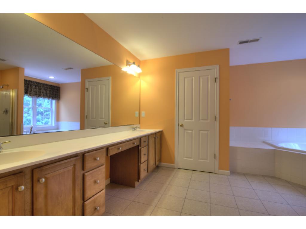 27 Pondfield Road Bedford, NH 03110 - Photo 24 of 36 Gallery Image 24