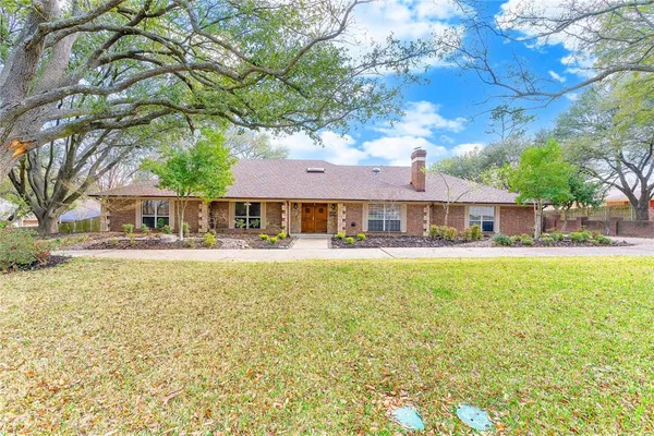 $575,000 | 1503 West Westhill Drive, Cleburne, TX 76033