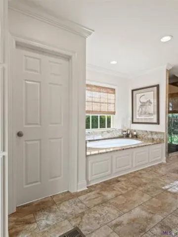 $8,500 | 3147 East Lakeshore Drive, Baton Rouge, LA 70808