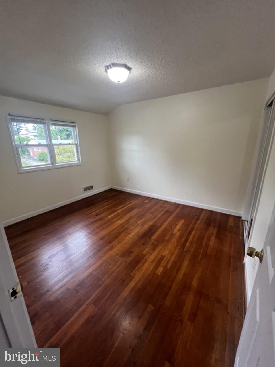 927 Southridge Road Baltimore, MD 21228 - Photo 11 of 19 Gallery Image 11