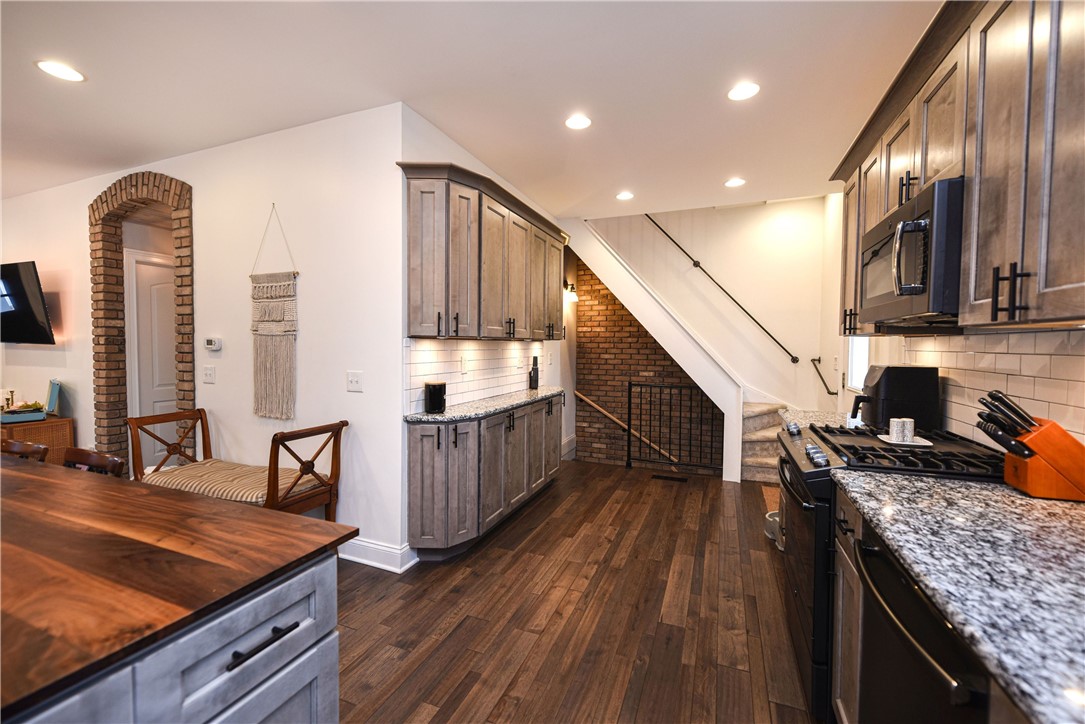 39 Salem Road Irondequoit, NY 14622 - Photo 12 of 37