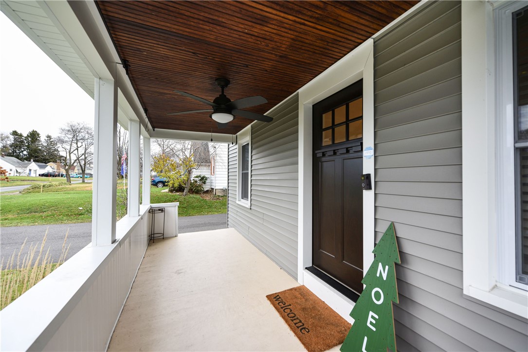 39 Salem Road Irondequoit, NY 14622 - Photo 3 of 37