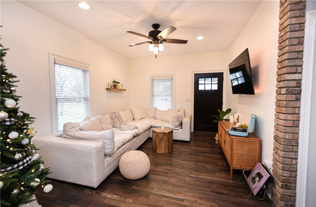 39 Salem Road Irondequoit, NY 14622 - Photo 7 of 37