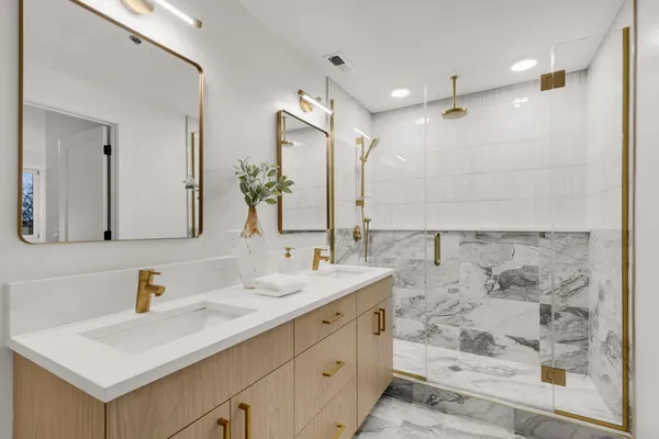 $449,000 | 3204 North Kostner Avenue, Unit 301, Chicago, IL 60641
