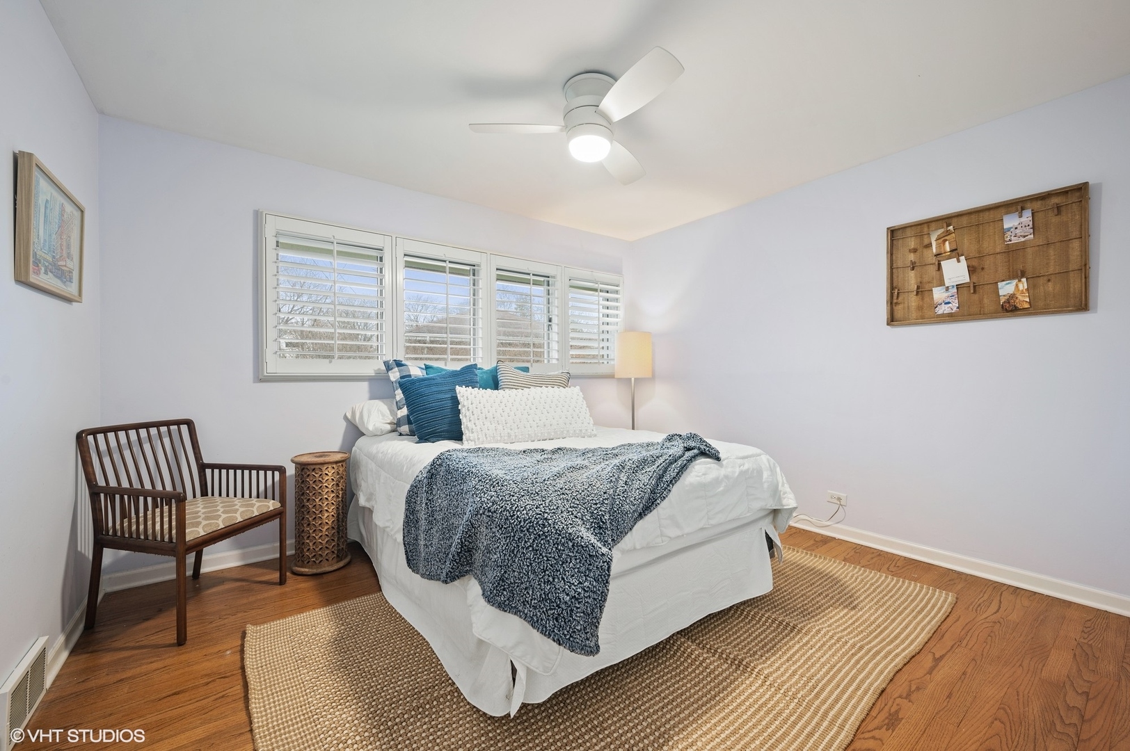 252 Riverside Drive Northfield, IL 60093 - Photo 15 of 23 a living room with a bed and wooden floor