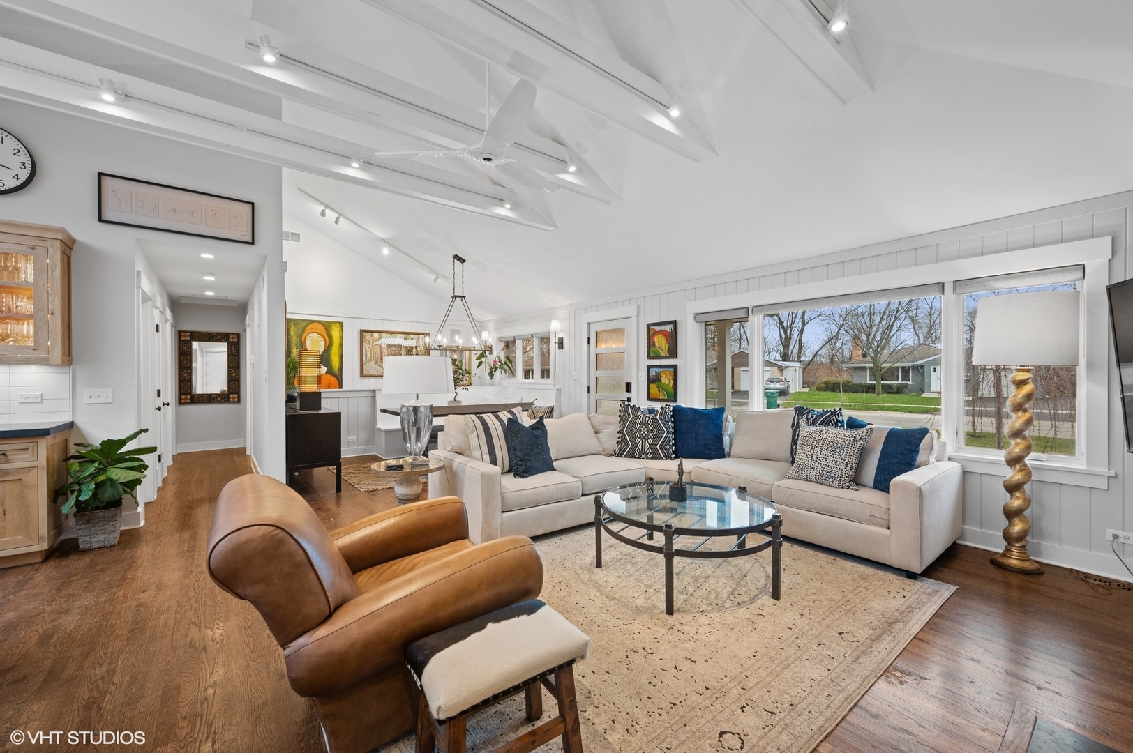 252 Riverside Drive Northfield, IL 60093 - Photo 3 of 23 a living room with furniture and a large window