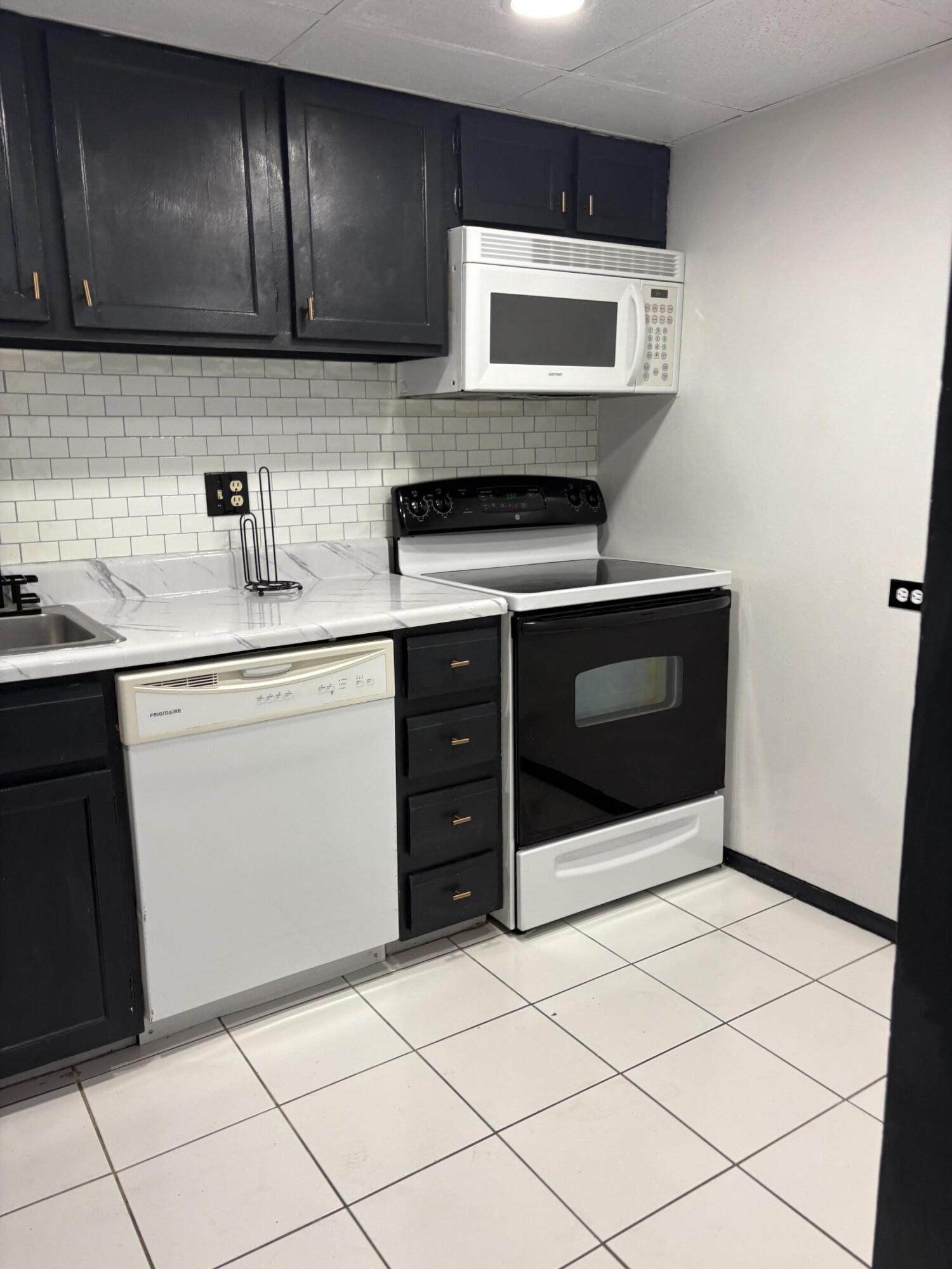 3660 Inverrary Drive, Unit 1B Lauderhill, FL 33319 - Photo 4 of 18 boulay1