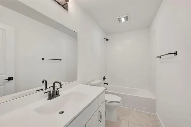 a view of a back yard