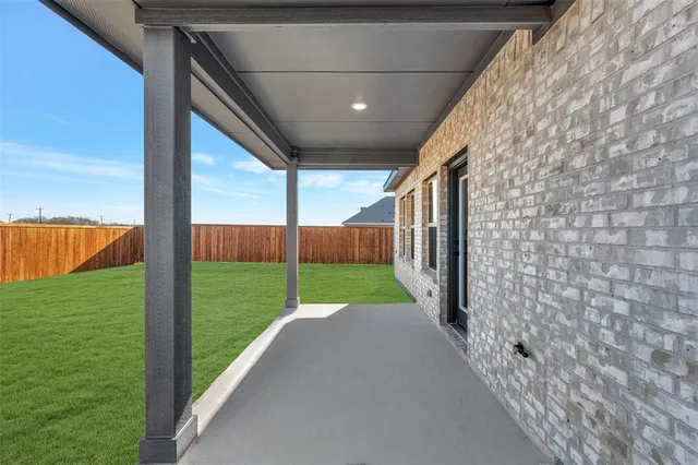 $404,000 | 2217 Maple Ridge Drive, Van Alstyne, TX 75495