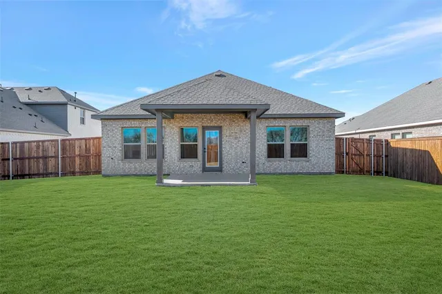 $404,000 | 2217 Maple Ridge Drive, Van Alstyne, TX 75495