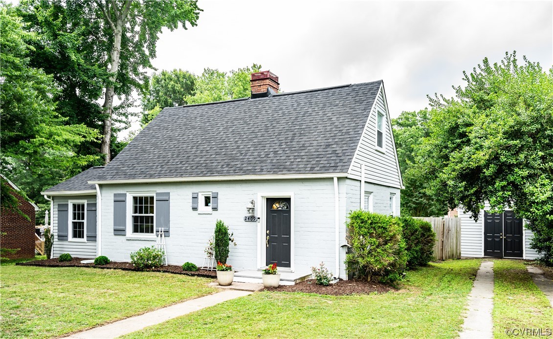 2409 Aberdeen Road North Chesterfield, VA 23237 - Photo 2 of 29 Nicely landscaped front yard.