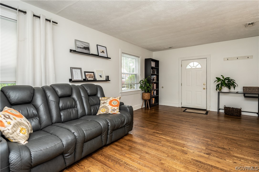 2409 Aberdeen Road North Chesterfield, VA 23237 - Photo 7 of 29 Living Room