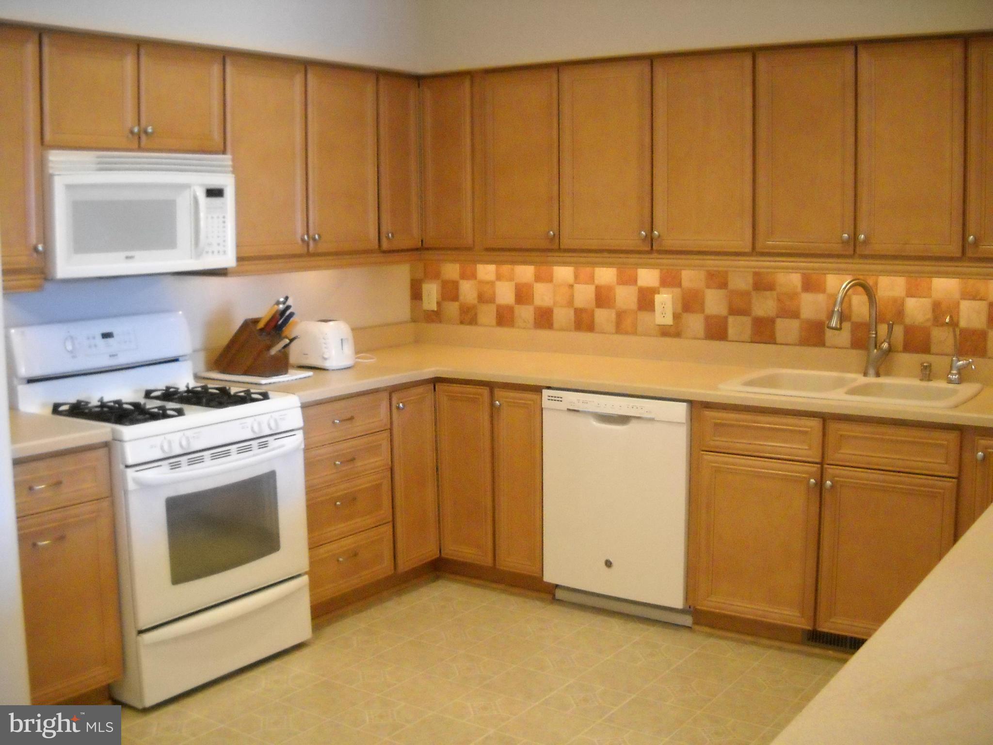 852 Sue Grove Road Baltimore, MD 21221 - Photo 20 of 29 Kitchen