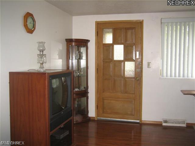6488 Smith Road Brook Park, OH 44142 - Photo 4 of 10 Gallery Image 4