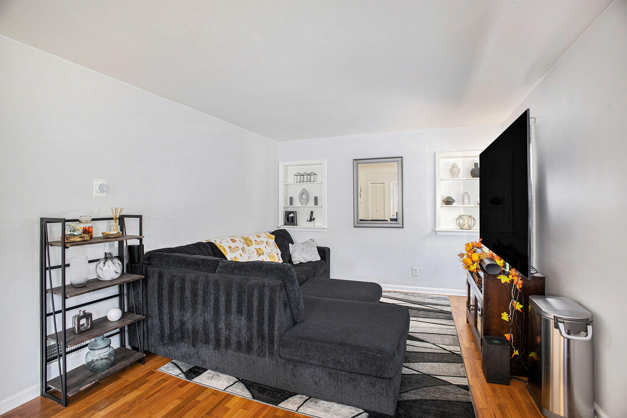 811 Briarcliff Road Jackson, MI 49203 - Photo 4 of 16 003_file_323