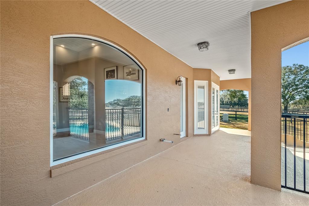 12610 Northwest Gainesville Road Reddick, FL 32686 - Photo 58 of 90 a view of an entryway with a livingroom
