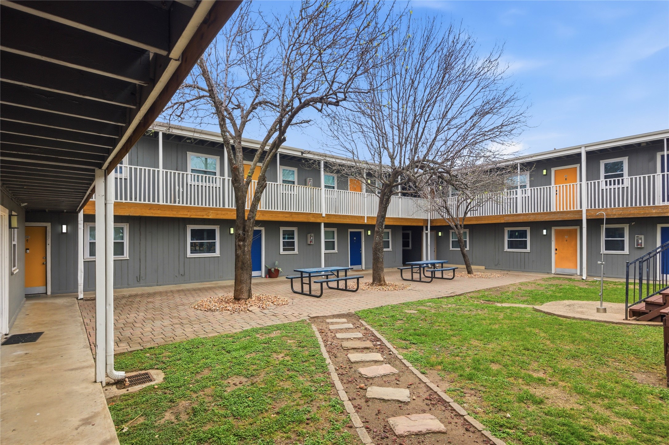 2401 Manor Road, Unit 232 Austin, TX 78722 - Photo 26 of 32 View of picnic area